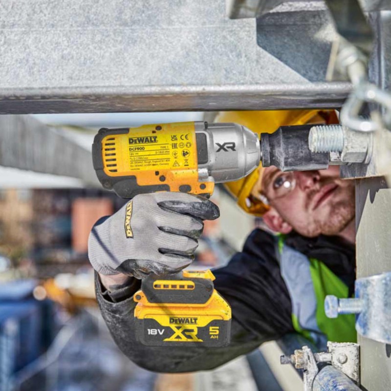 Masina de insurubat cu impact DeWALT DCF900P2T, 950 Nm, 2300 rpm, 1800 bpm, 2 acumulatori 18 V, 5 Ah, cutie transport