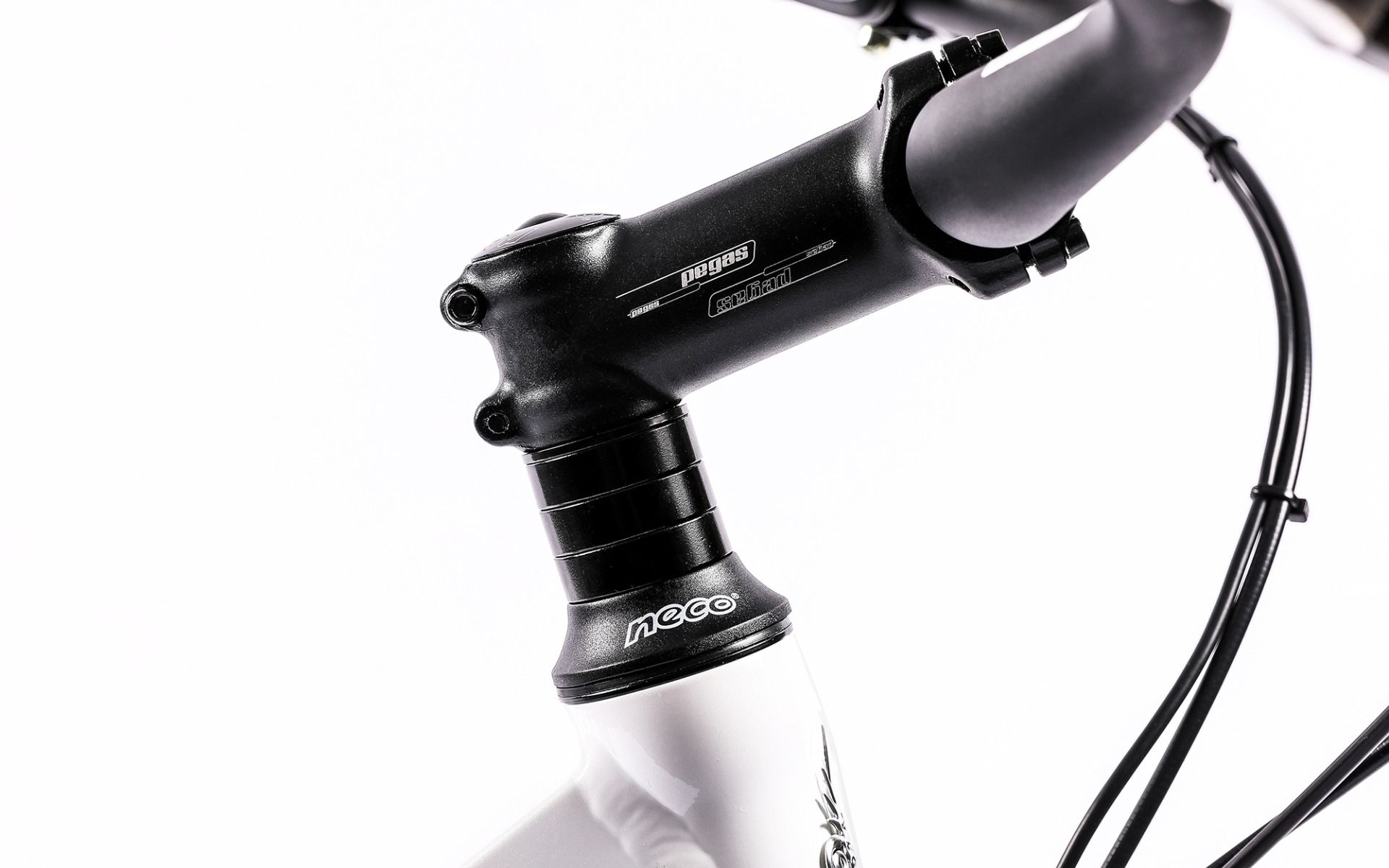 Bicicleta electrica PEGAS Comoda Dinamic, viteza maxima 25 km/h, autonomie pana la 60 km, unisex, alb perlat