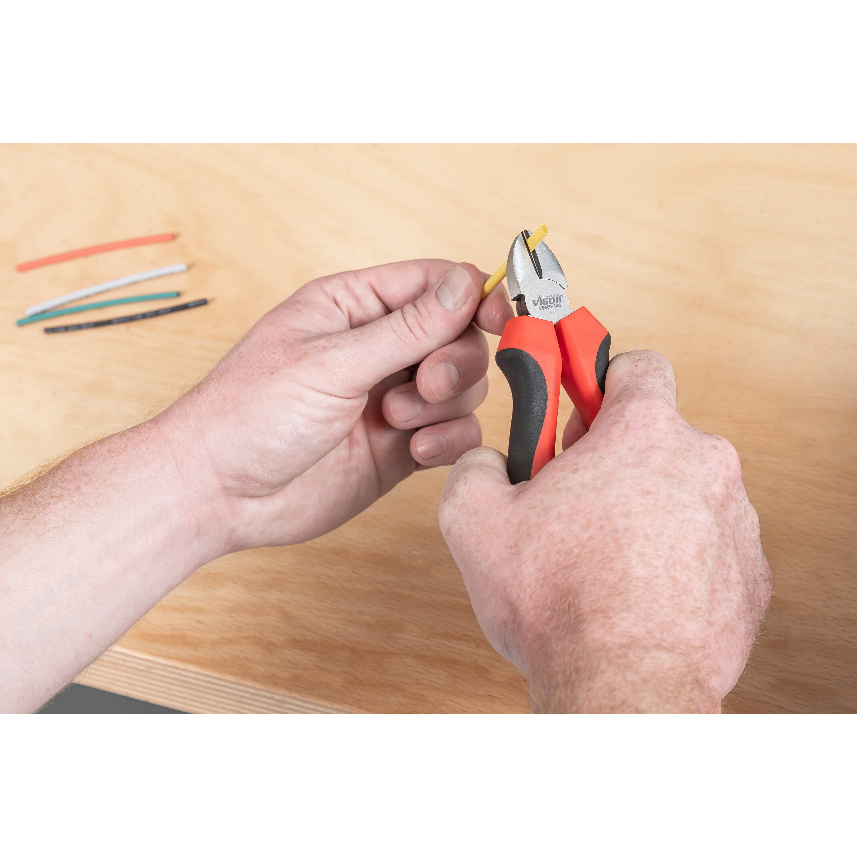 Cleste pentru taiere diagonala VIGOR V6500-160, manere izolate, lungime 160 mm