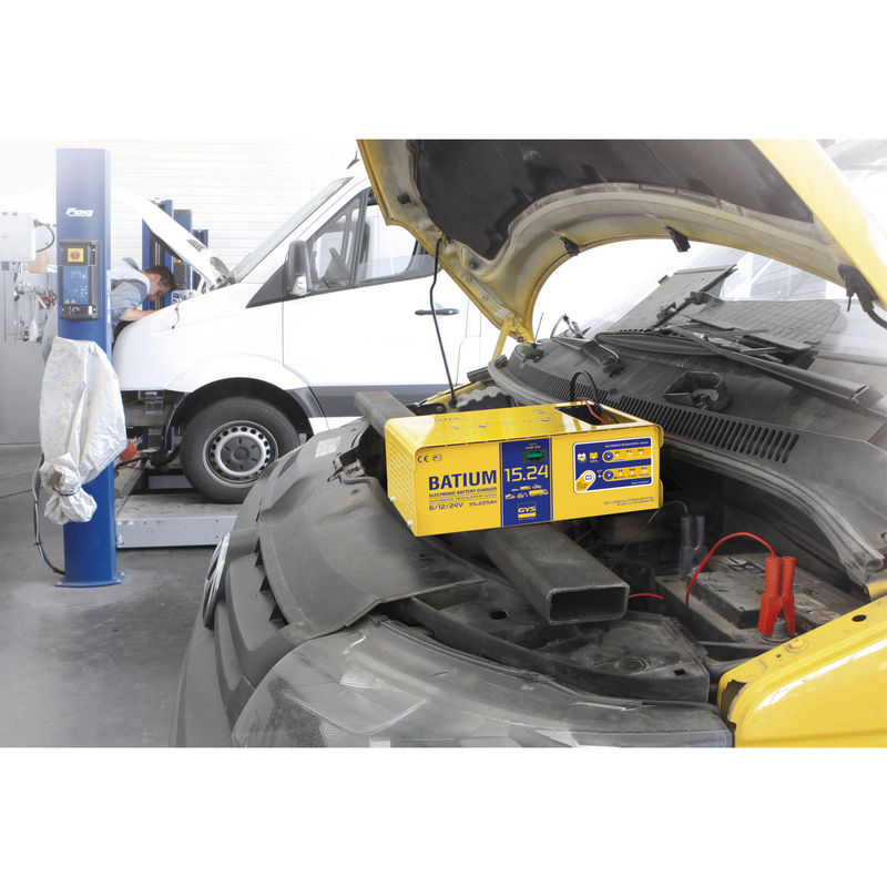 Incarcator baterii auto GYS BATIUM 15.24 024526, 22 A, 450 W, 6/12/24V, siguranta 30A, 210x360x140 mm
