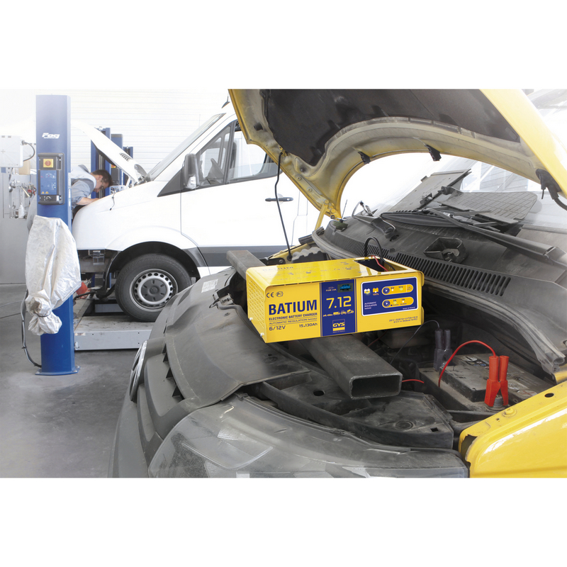 Incarcator baterii auto GYS BATIUM 7.12 024496, 22 A, 450 W, 6/12V, siguranta 15A, 210x340x130 mm