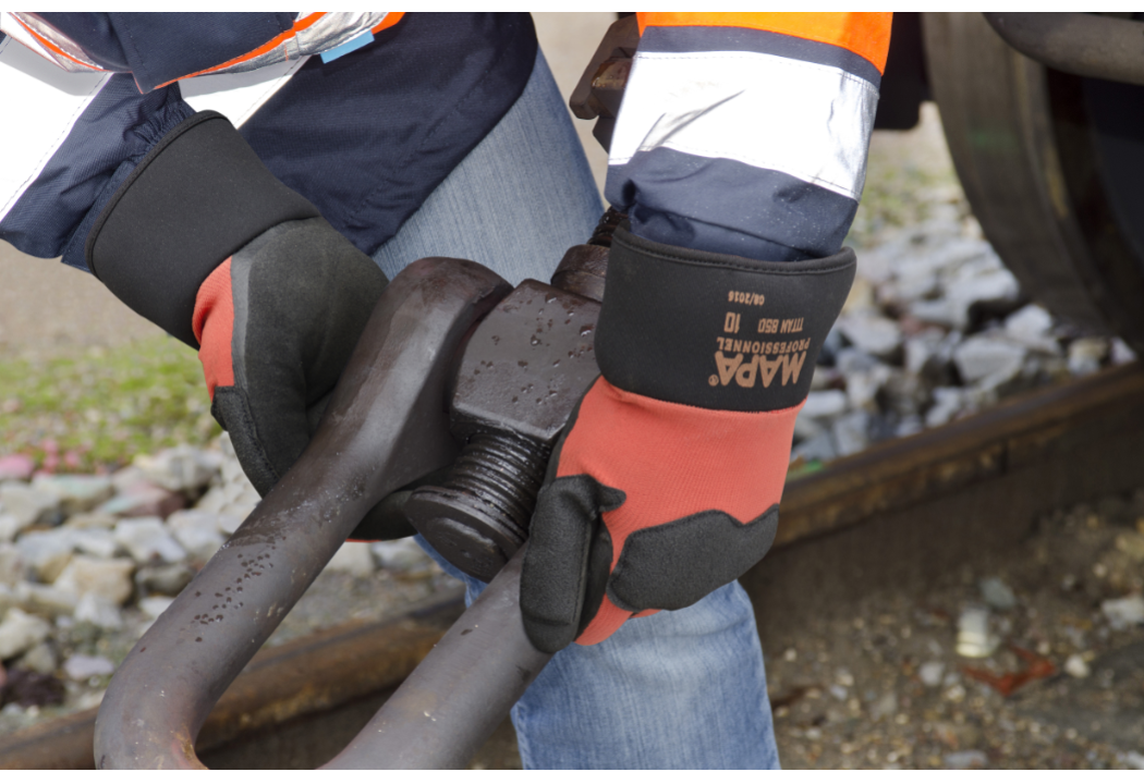 Manusi de protectie MAPA Grip and Proof Titan 850, marimea L, textil+nitril, negru+rosu