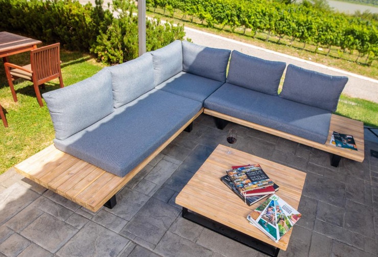Set mobilier gradina VILLAGER AVILA 067204, coltar din lemn, picioare metal, 255x82x36.5 cm, masa 82x82x25x10.5 cm, negru/gri/maro