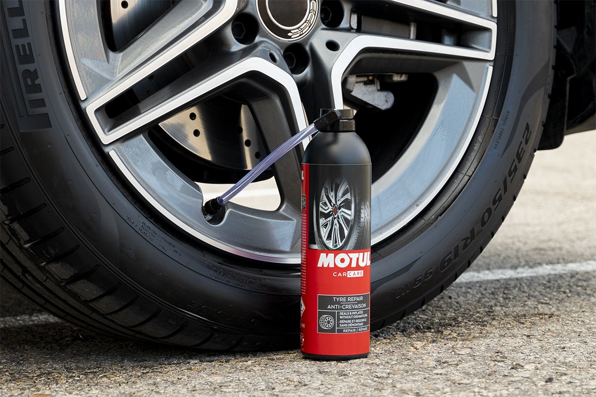 Spray pentru reparat anvelope MOTUL CAR CARE 110142, 500 ml
