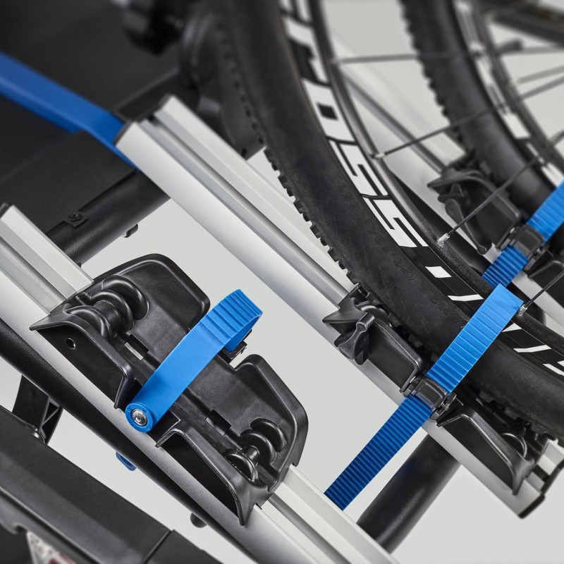 Suport pentru 4 biciclete CRUZ Pivot 940-515, greutate suportata 60 kg, prindere pe carligul de remorcare, priza alimentare 13 pini, cu antifurt