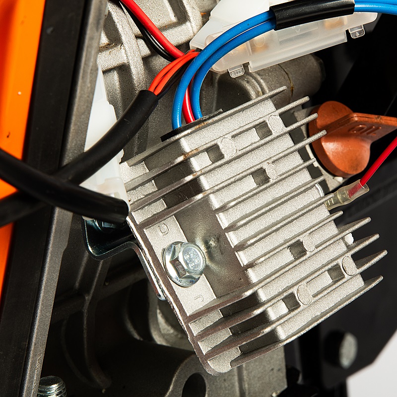Motocultor DETOOLZ DZ-MT1005-S001-G01, 11 CP, 418 CC, motorina, 4T, 3 viteze, pornire electrica, cu roti