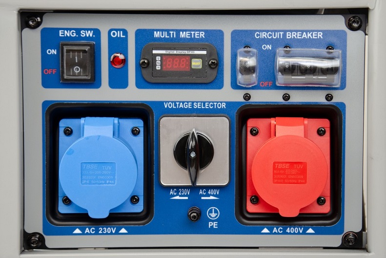 Generator de curent electric trifazat HYUNDAI HY-8001T, 7 kW, motor benzina 16 CP, 457 CC, 2 x 230V / 16A (AC) + 1 x 230V / 32 A (AC)