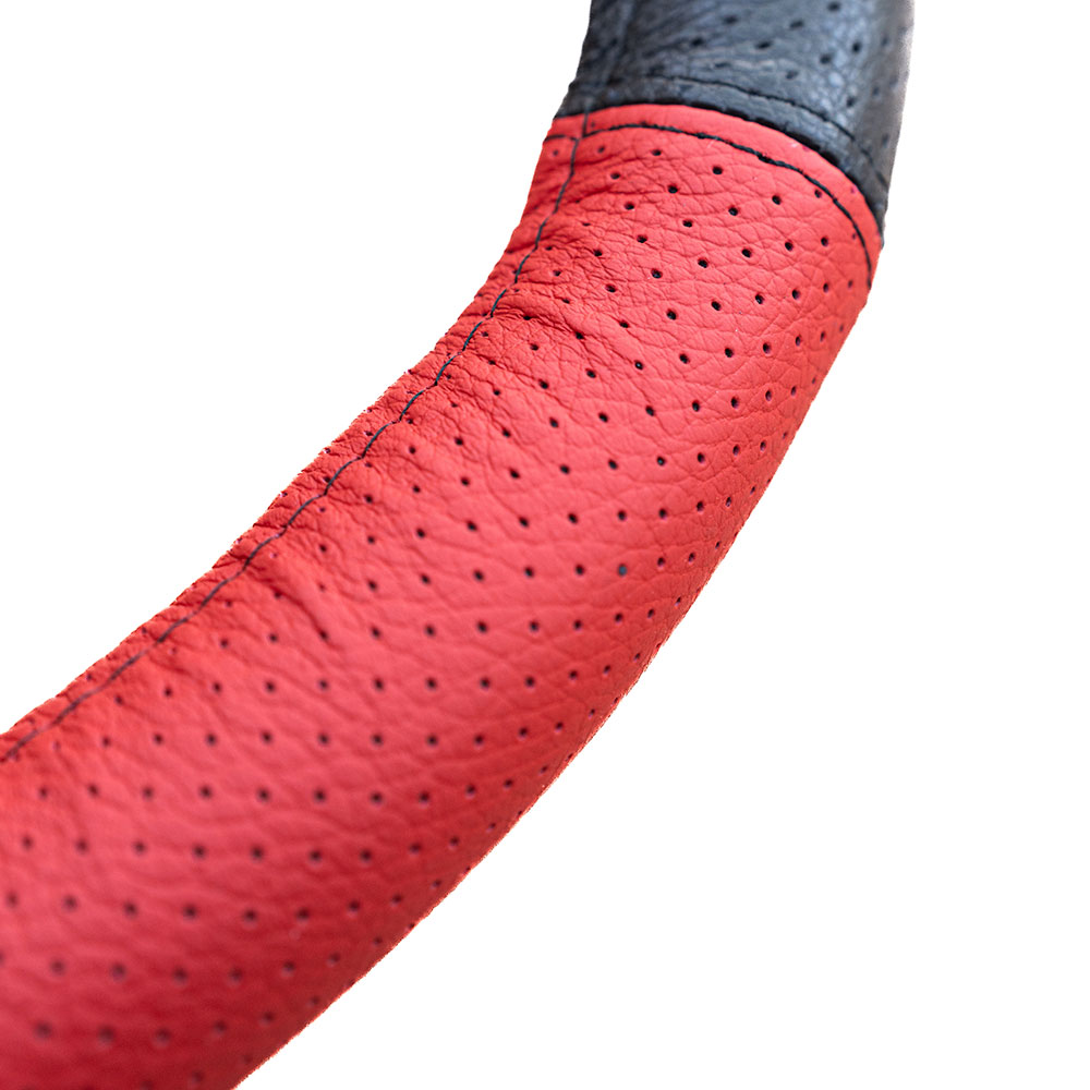 Husa pentru volan din piele naturala perforata UMBRELLA 114513, rosu/negru, diametru compatibil 37-39 cm, universala