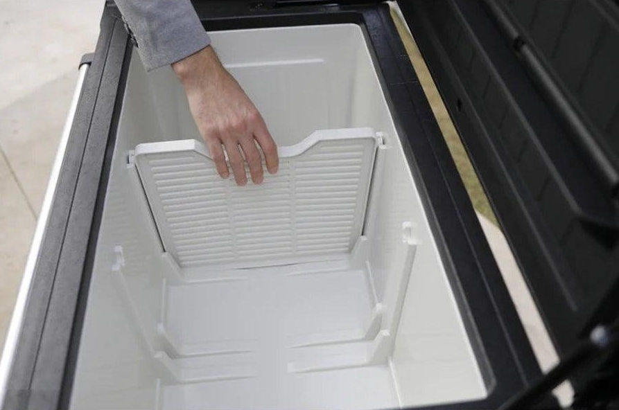 Carucior de terasa si racitor de bauturi cu gheata KETER 255187, gri, material EvoTech, capacitate 90 litri, 95.5 x 58.4 x 89.8 cm