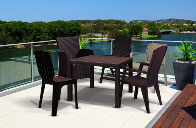Masa patrata pentru exterior KETER Quartet 255848, whiskey-maro, polipropilena, 95 x 95 x 74.5 cm