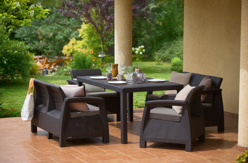 Set mobilier gradina KETER Corfu Fiesta 258945, maro, masa dreptunghiulara, 2 canapele cu 2 locuri, 2 fotolii, 6 perne, din polipropilena