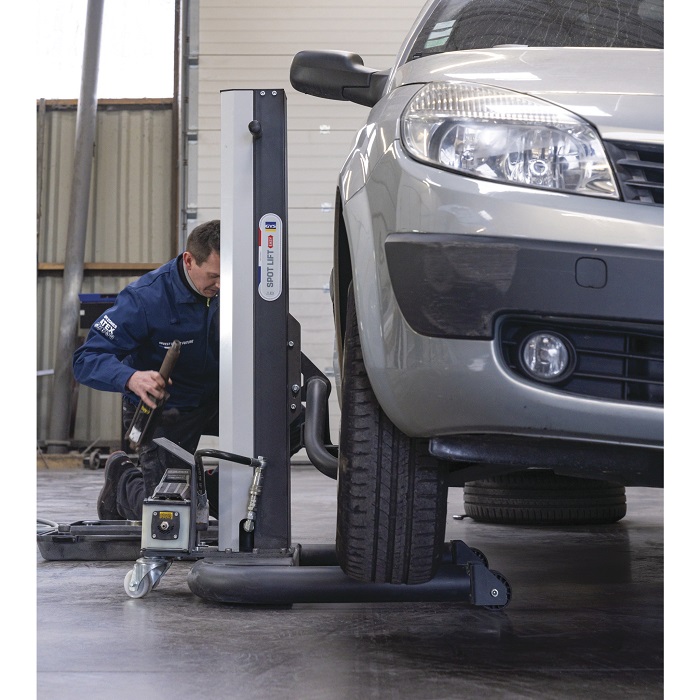 Elevator pneumatic mobil monocoloana GYS SPOT LIFT EASY 064843, capacitate 2.5 tone, inaltime maxima ridicare 70 cm