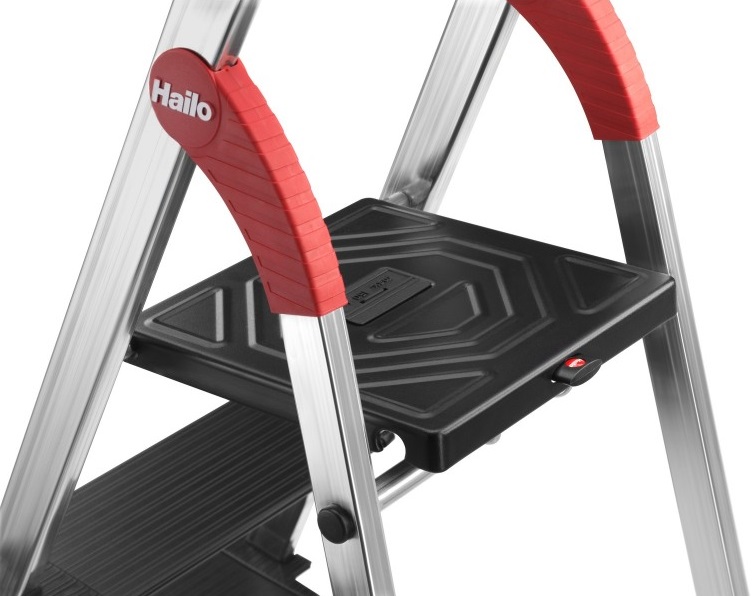 Scara pliabila HAILO L100 TopLine 8050307, 3 trepte, greutate maxima 150 kg, aluminiu, picioare antiderapante, tava multifunctionala, carlig, curea fixare