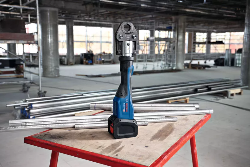 Scula pentru presare pe acumulator BOSCH Professional GPT 18V-32, 18V, forta presare 32 kN, diametru max conducte 110, 54 mm, fara acumulator/incarcator