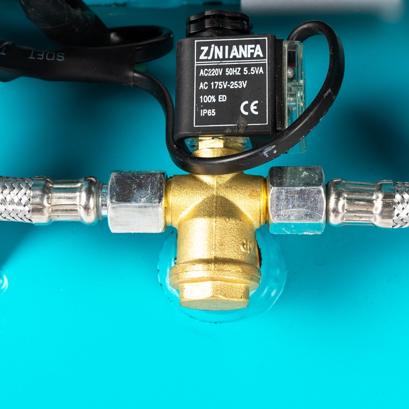 Compresor de aer DETOOLZ DZ-C335, capacitate rezervor 50 litri, fara ulei, 1680 W, debit 214 l/min, 8 bar, 2 prize de aer