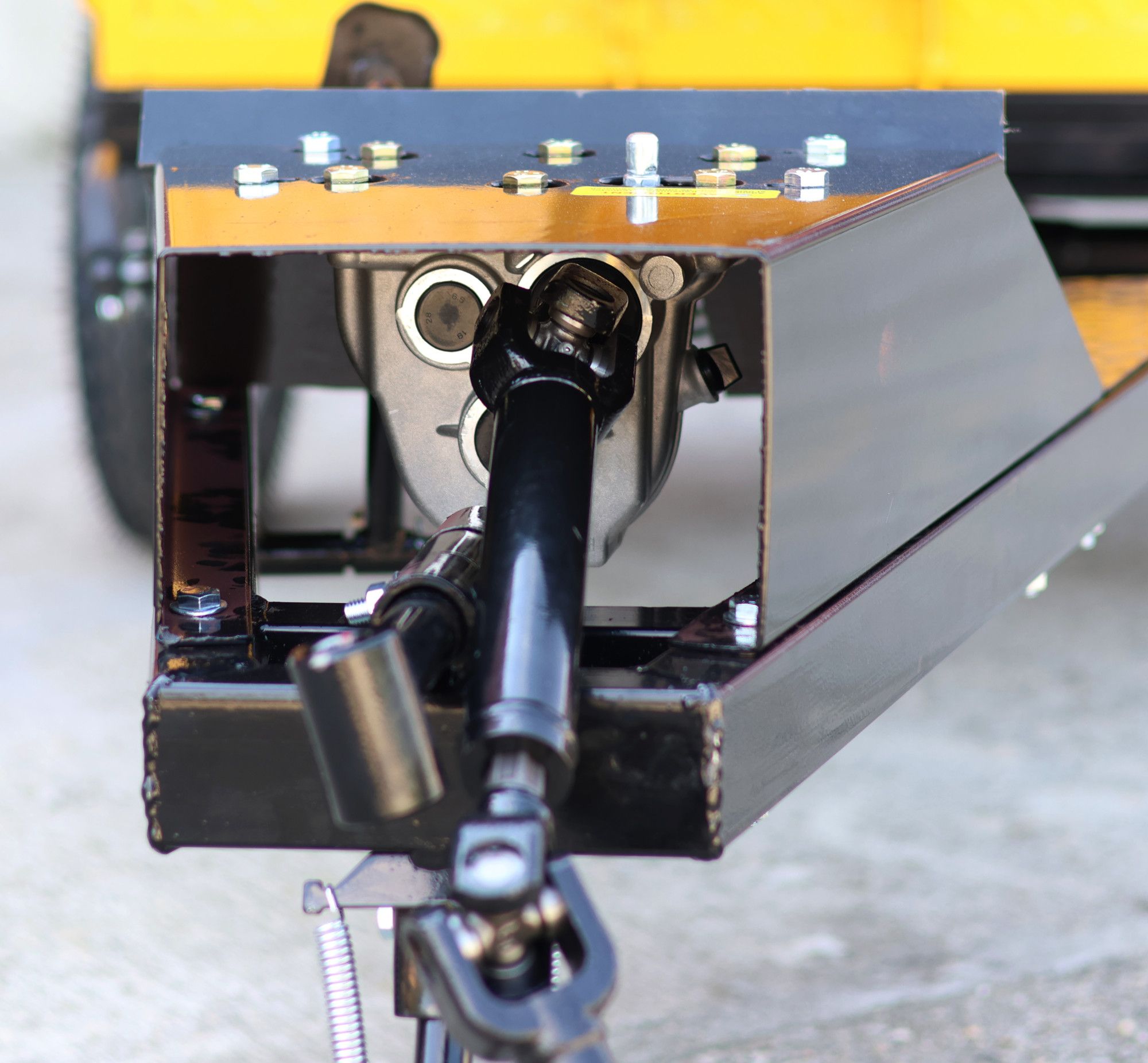 Pachet Remorca ProGARDEN Alpine RM500T cu tractiune 500 kg, 1 osie, prindere bolt pentru motocultor, roti 19x7-8 si set manicoti Adaptiv 3 in 1 S