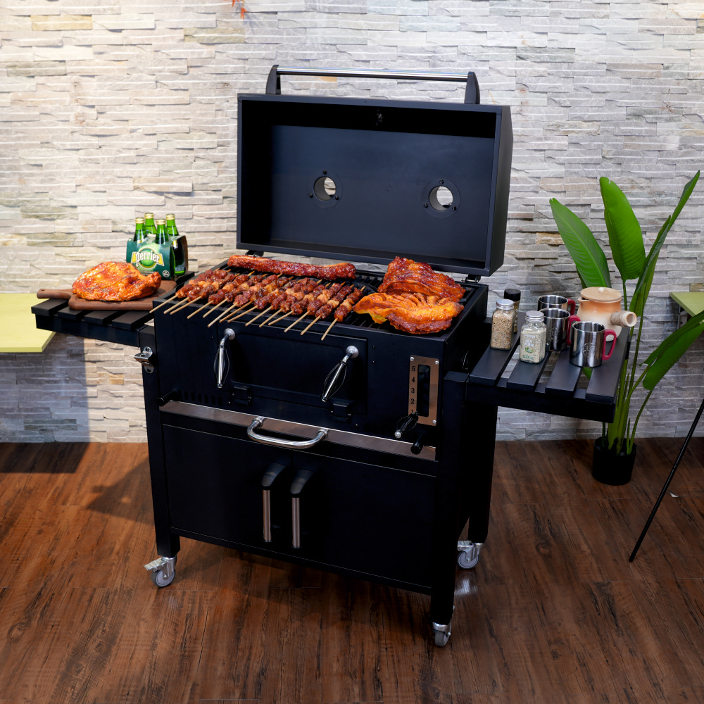 Gratar pe carbuni KLUGMEISTER FT01-070, material otel (husa inclusa), cu capac si roti de deplasare, suprafata gatire 72x43 cm