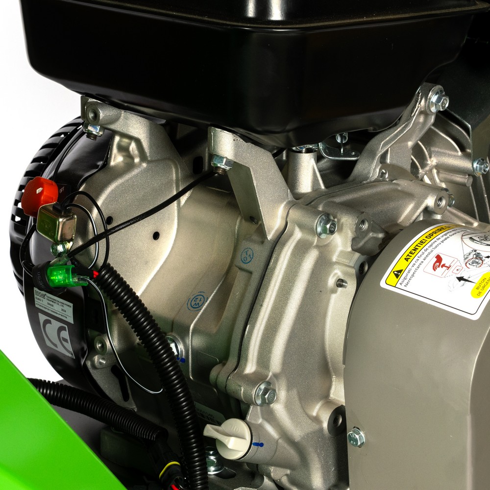 Tocator de crengi Micul Fermier MF-MO1009-S001-G01, motor benzina 15 CP, cu carlig de remorcare, 120 mm diametru maxim de taiere, pentru rumegus
