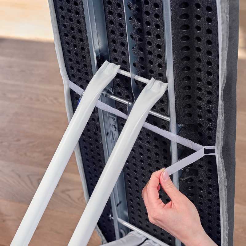Husa masa de calcat Leifheit Classic M Black 71679, din bumbac, snur elastic pentru ajustare rapida, 125 x 20 cm