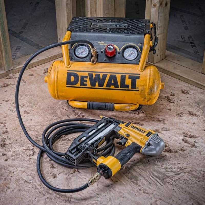 Compresor DeWALT DPC10RC, mediu, capacitate 10 L, pentru scule pneumatice