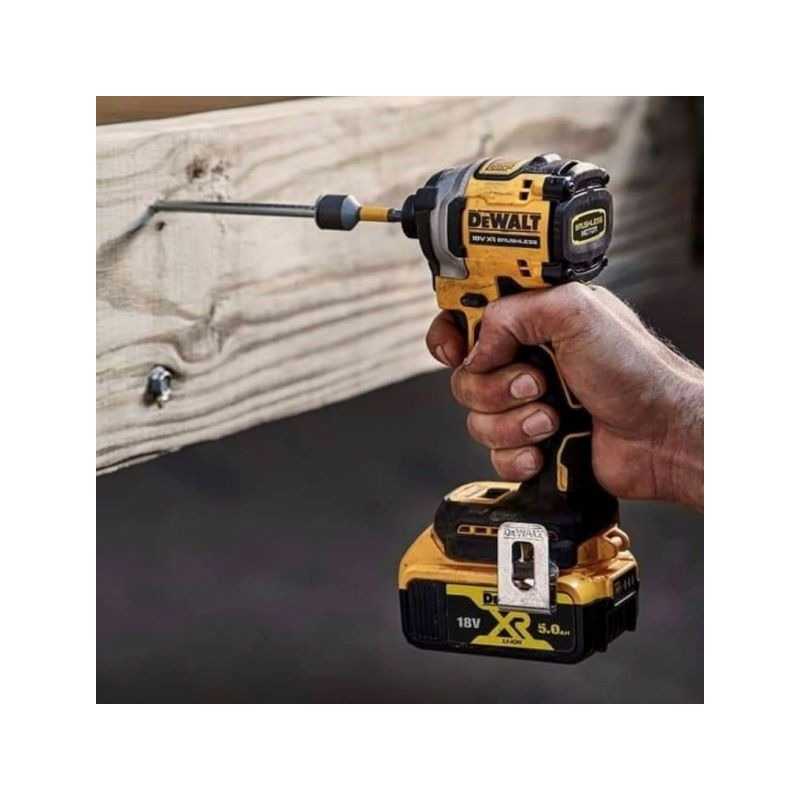 Masina de insurubat cu impact DeWalt DCF850P2T, motor electric fara perii, prindere 1 / 4, 18 V, 5 Ah