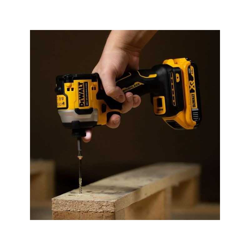 Masina de insurubat cu impact DeWalt DCF850P2T, motor electric fara perii, prindere 1 / 4, 18 V, 5 Ah