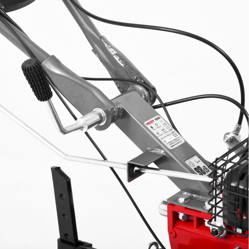 Motosapa HECHT 7970, motor 4 timpi, capacitate cilindrica 212 CC, 3.6 kW, 5 CP, latime de lucru 110 cm, 3 viteze