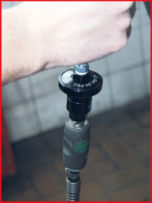 Reductor de presiune KS TOOLS 90834, de la maxim 10 bar, la 6.2 bar