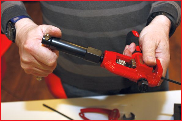 Set bercuire, bordurare flarefix KS TOOLS 122.1290, 1 universal pentru conducte de frana cu fus hidraulic, 16 piese, geanta din material plastic