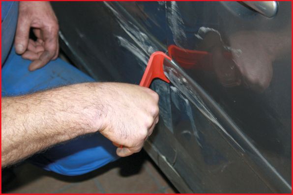 Set 11 pene din material plastic KS TOOLS Master 911.8205, pentru demontare clipsuri, rosu
