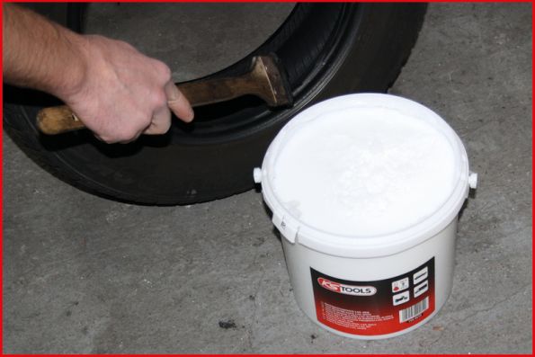 Pasta pentru montarea anvelopelor KS TOOLS 100.4010, greutate 5 kg, culoare alba