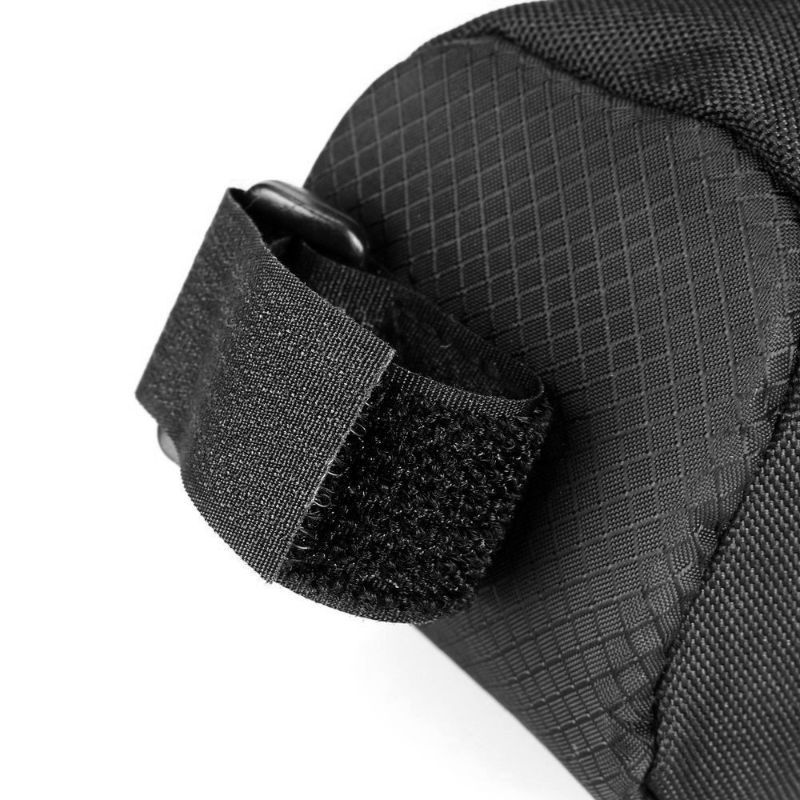 Geanta pentru bicicleta Wozinsky, impermeabila, negru, prindere sub sa, volum 0.6 litri
