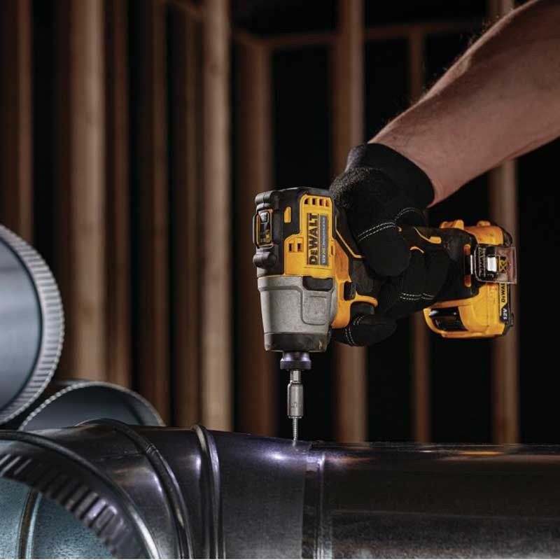Masina de insurubat cu impact DeWalt DCF801D2, prindere HEX 6.35 mm, cuplu maxim 163 Nm, 2850 rpm, 3600 bmp, 2 acumulatori 12V, 2.0Ah