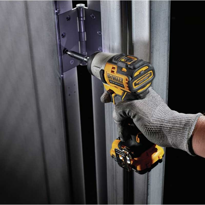 Masina de insurubat cu impact DeWalt DCF801D2, prindere HEX 6.35 mm, cuplu maxim 163 Nm, 2850 rpm, 3600 bmp, 2 acumulatori 12V, 2.0Ah