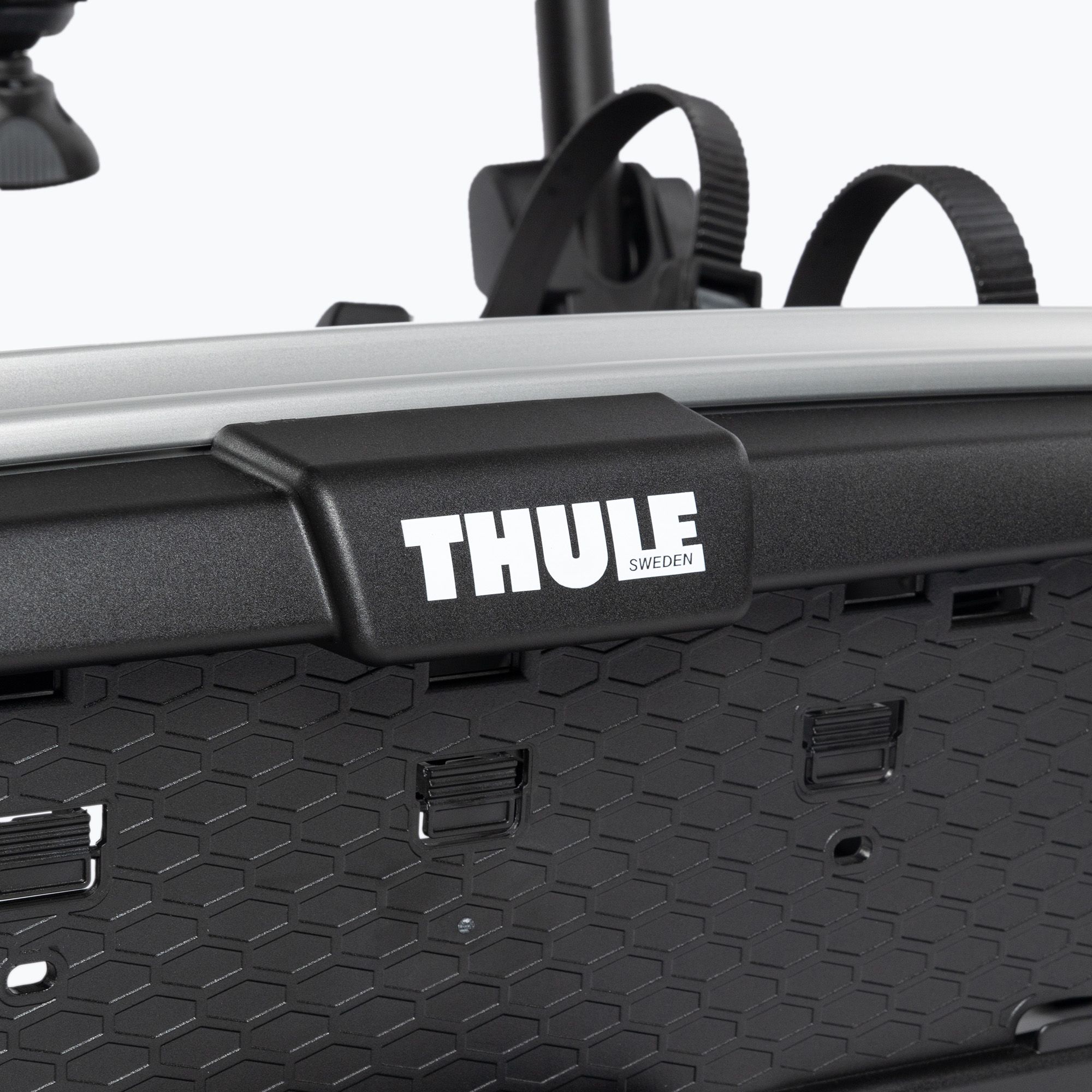 Suport auto pentru 3 biciclete THULE VeloSpace XT 939000, alimentare 13 pini, montare pe carlig de remorcare, capacitate incarcare 60 kg