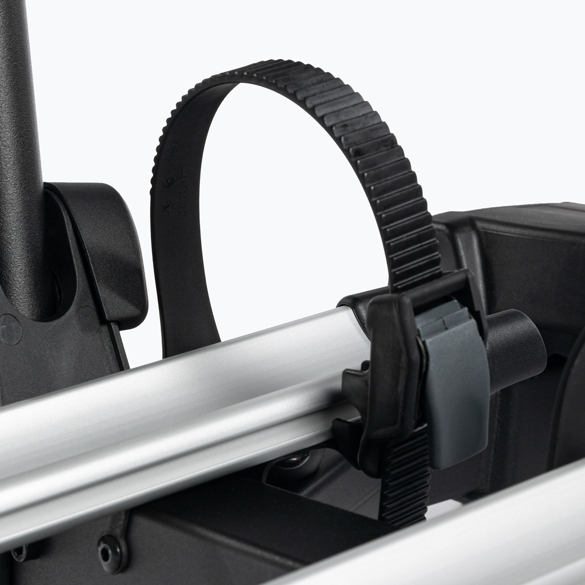 Suport auto pentru 3 biciclete THULE VeloSpace XT 939000, alimentare 13 pini, montare pe carlig de remorcare, capacitate incarcare 60 kg