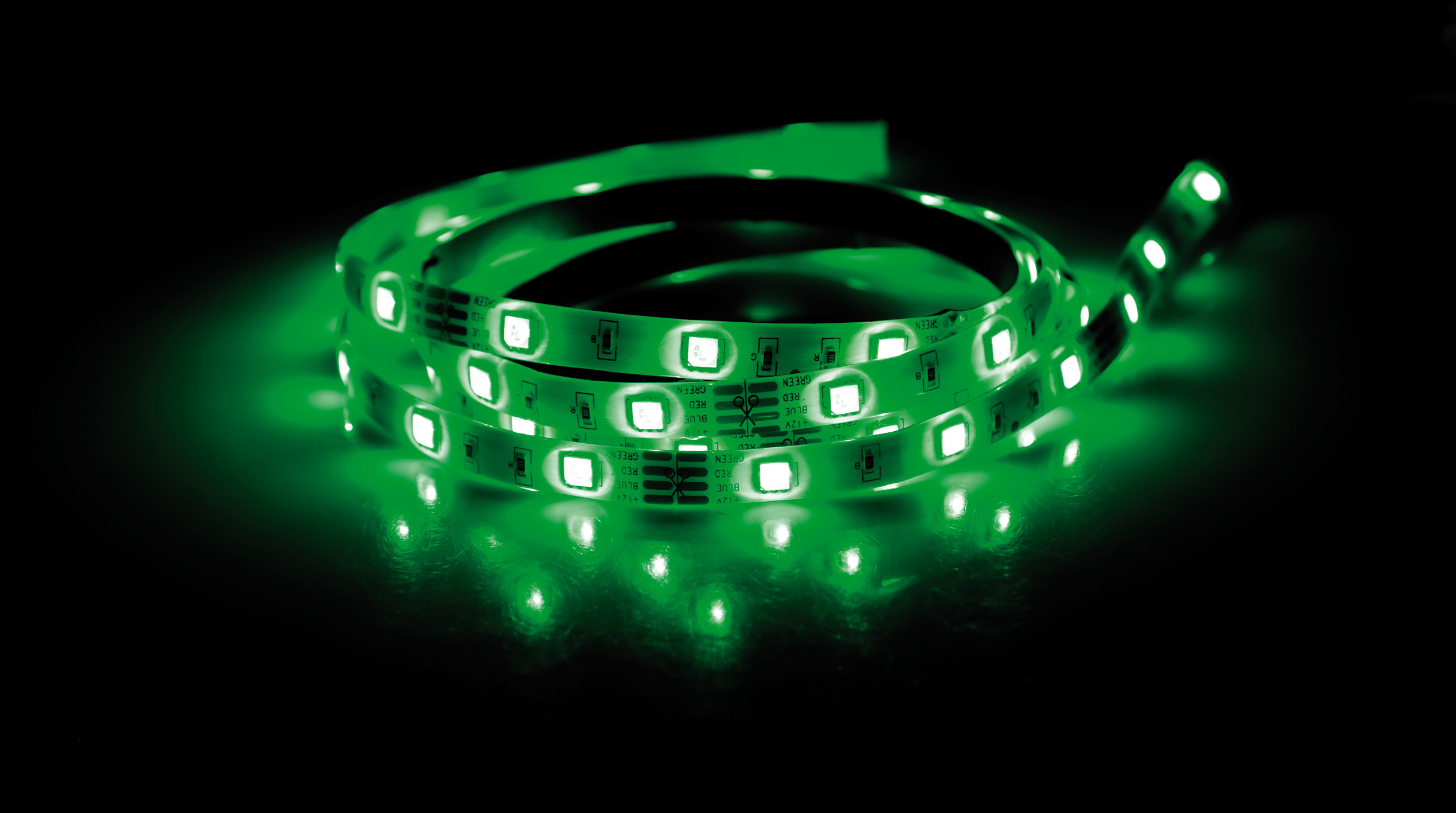 Banda LED RGB LAMPA LAM73627, cu telecomanda, alimentare 12/24V, lungime 200 cm