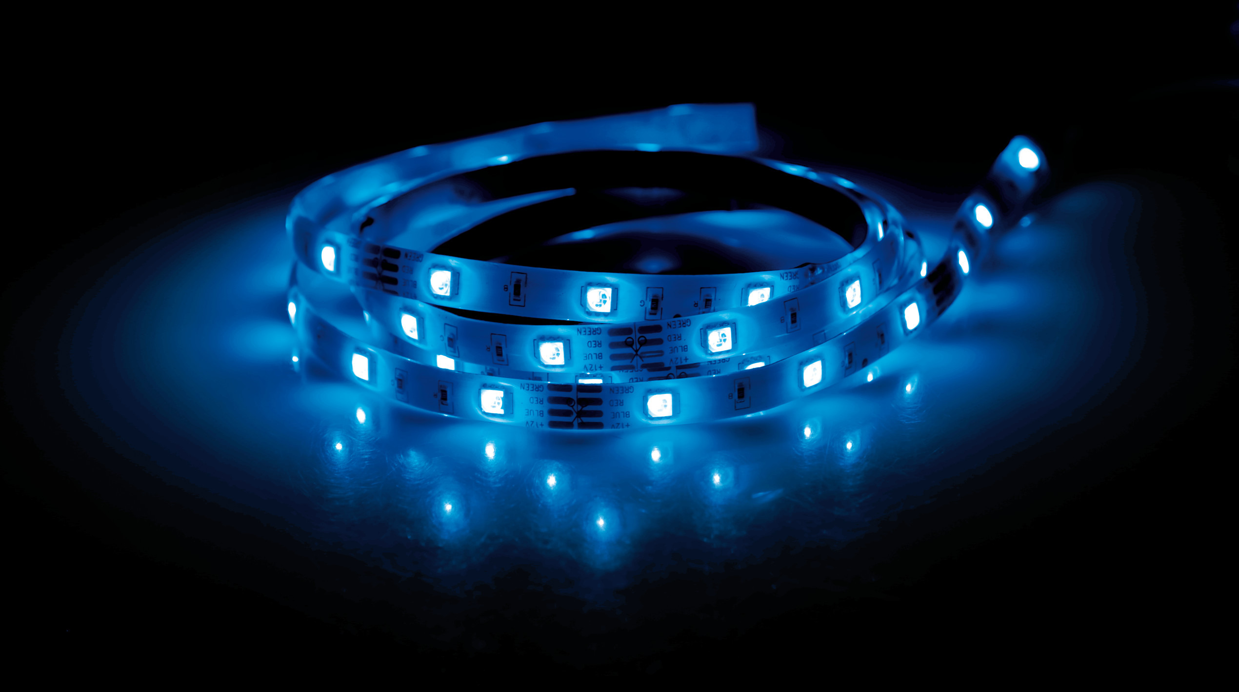 Banda LED RGB LAMPA LAM73627, cu telecomanda, alimentare 12/24V, lungime 200 cm