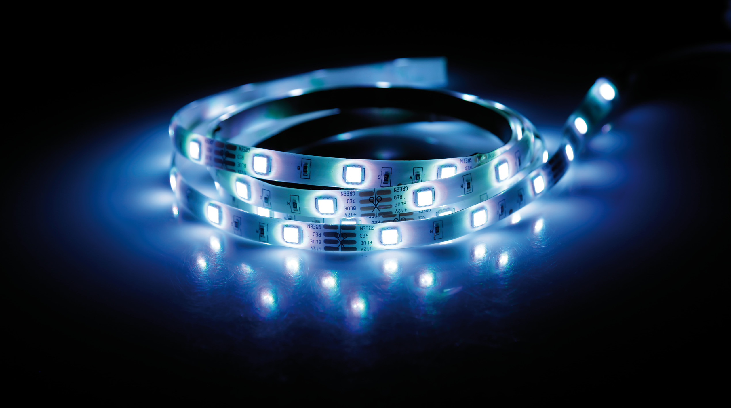 Banda LED RGB LAMPA LAM73627, cu telecomanda, alimentare 12/24V, lungime 200 cm