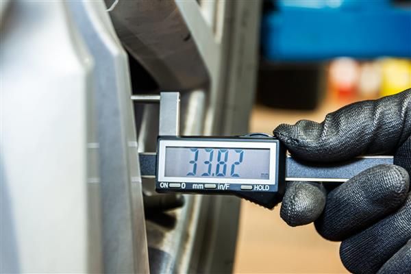 Subler pentru masurare uzura disc de frana VIGOR V7401, domeniu masurare 0-80 mm, afisaj LCD, din otel inoxidabil