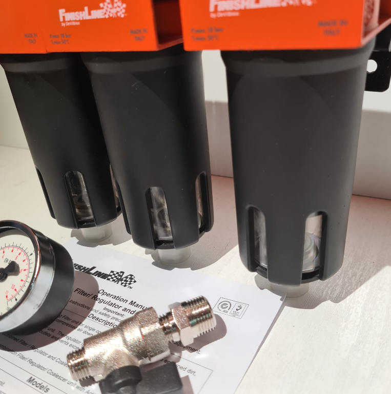 Baterie filtrare aer DE VILBISS FLRCAC-1, 707 l / minut, 18 bar, filtrare aer cu regulator, baterie 3 filtre, pana la 0.003 microni cu carbon activ