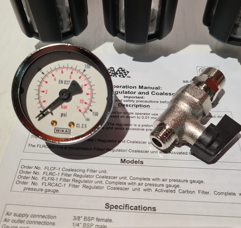 Baterie filtrare aer DE VILBISS FLRCAC-1, 707 l / minut, 18 bar, filtrare aer cu regulator, baterie 3 filtre, pana la 0.003 microni cu carbon activ